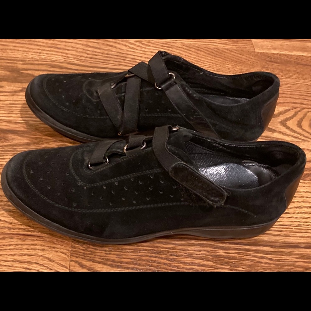 Stuart Weitzman Black Suede Sneaker. Sz 6.5